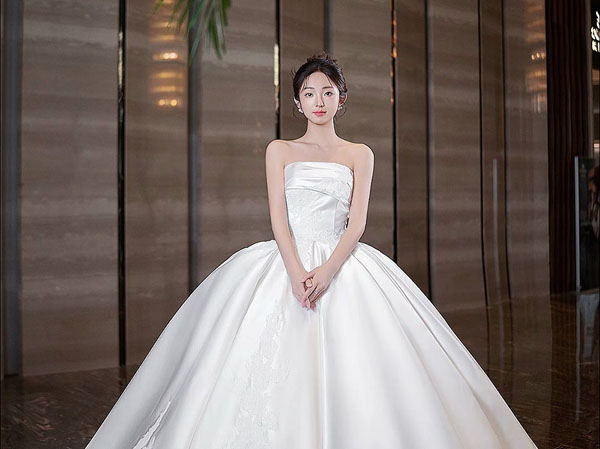 郑州高档婚纱礼服|郑州玫瑰人生婚纱礼服